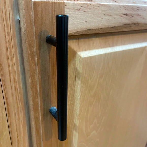 Black cabinet pulls - Picture 1 of 2